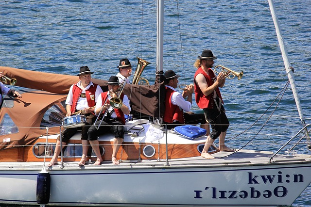 不但暴露了 不但暴露了